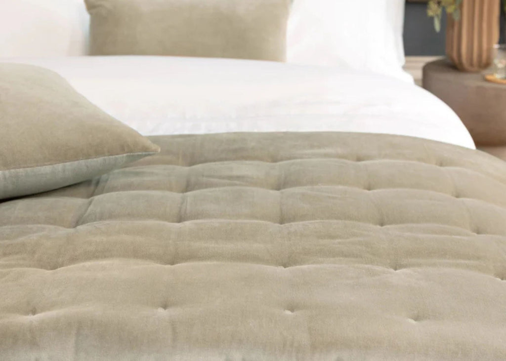 Christy "Jaipur" Throw in Hazelnut