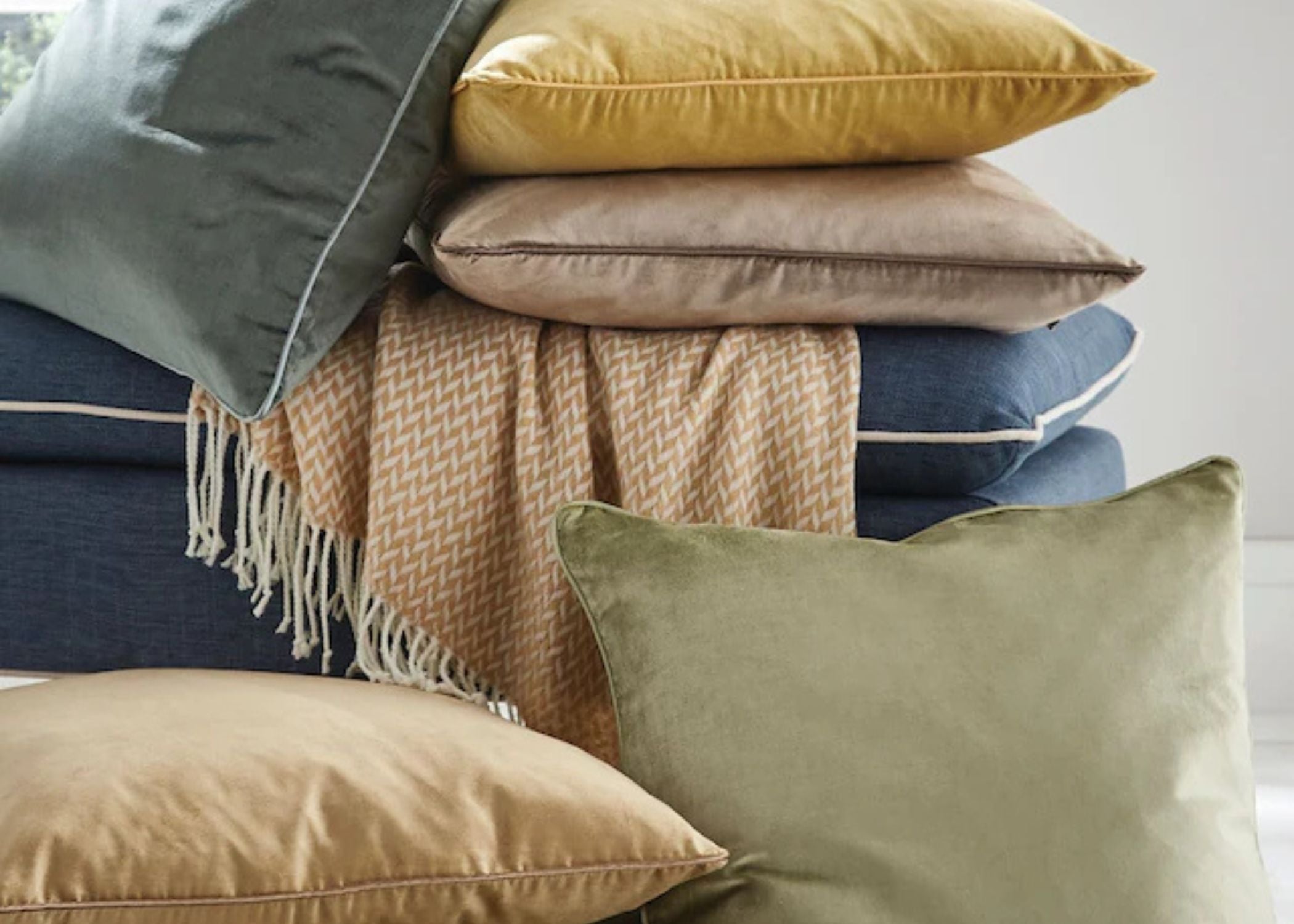 Laura Ashley "Nigella" Decorative Filled Cushion - 50 x 50 cm