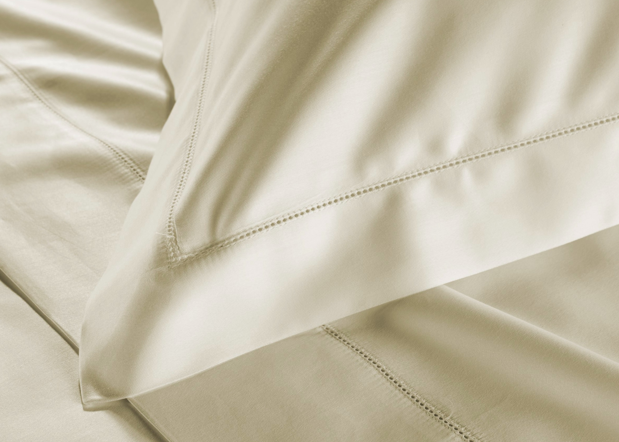 Christy Premium "900 Thread Count Picot" Bed Linen in Cream