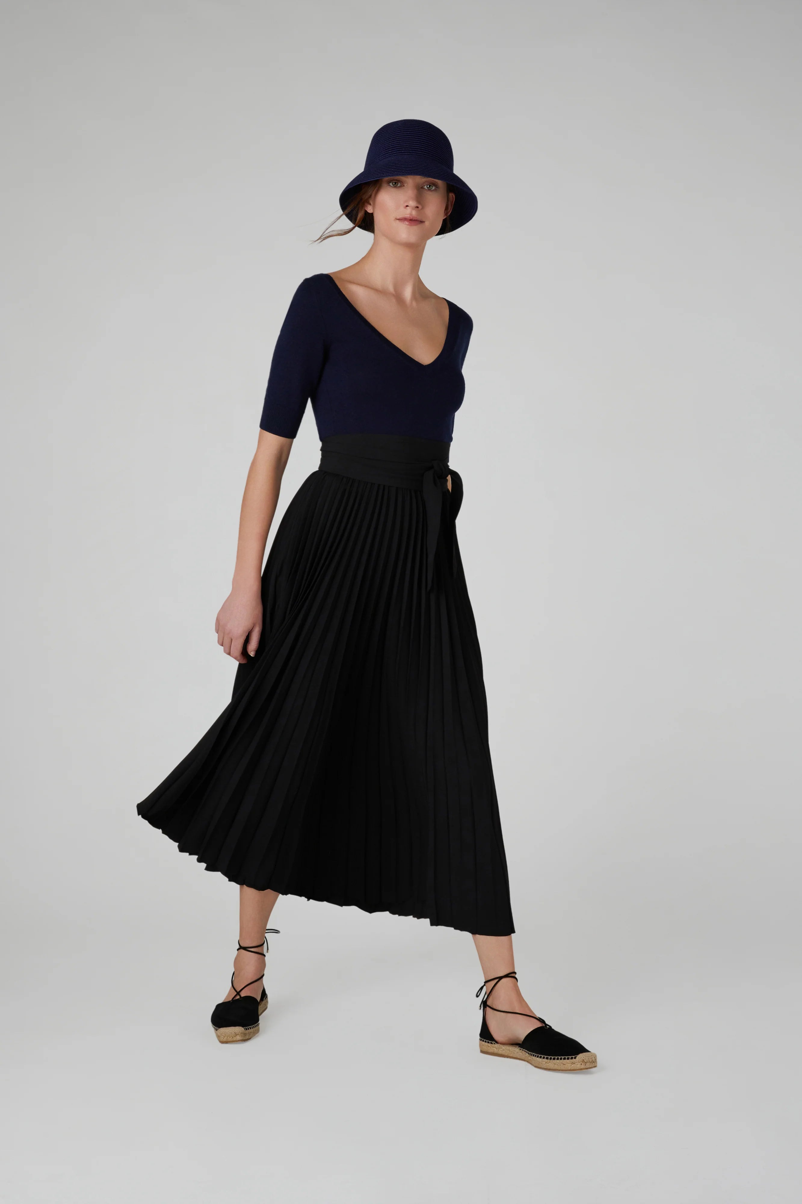 Jasper Conran "Hattie" V Neck Knitted Jumper Merino Wool in Navy