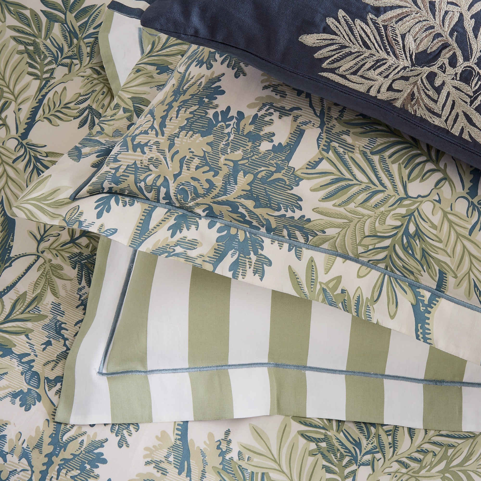 Tapestry Duvet Cover Set in Blue