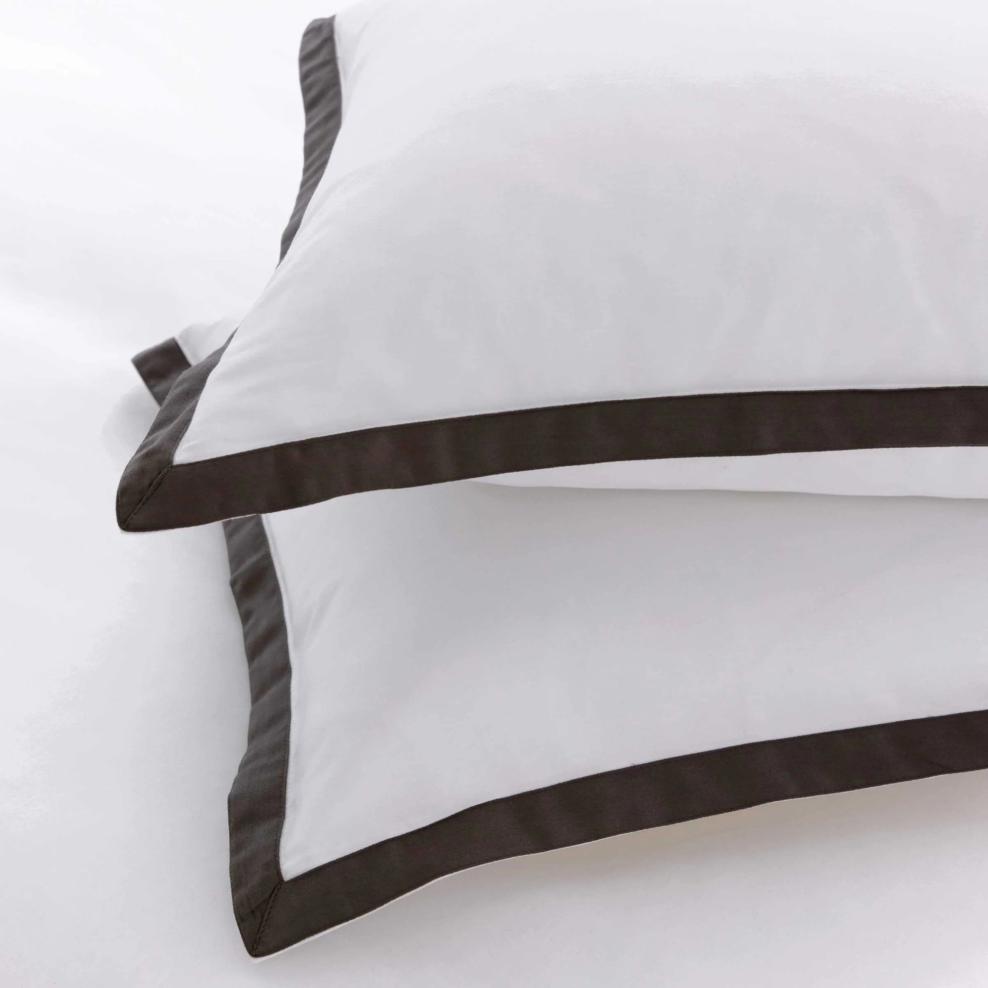 Olenna Duvet Cover Set in Charcoal/White