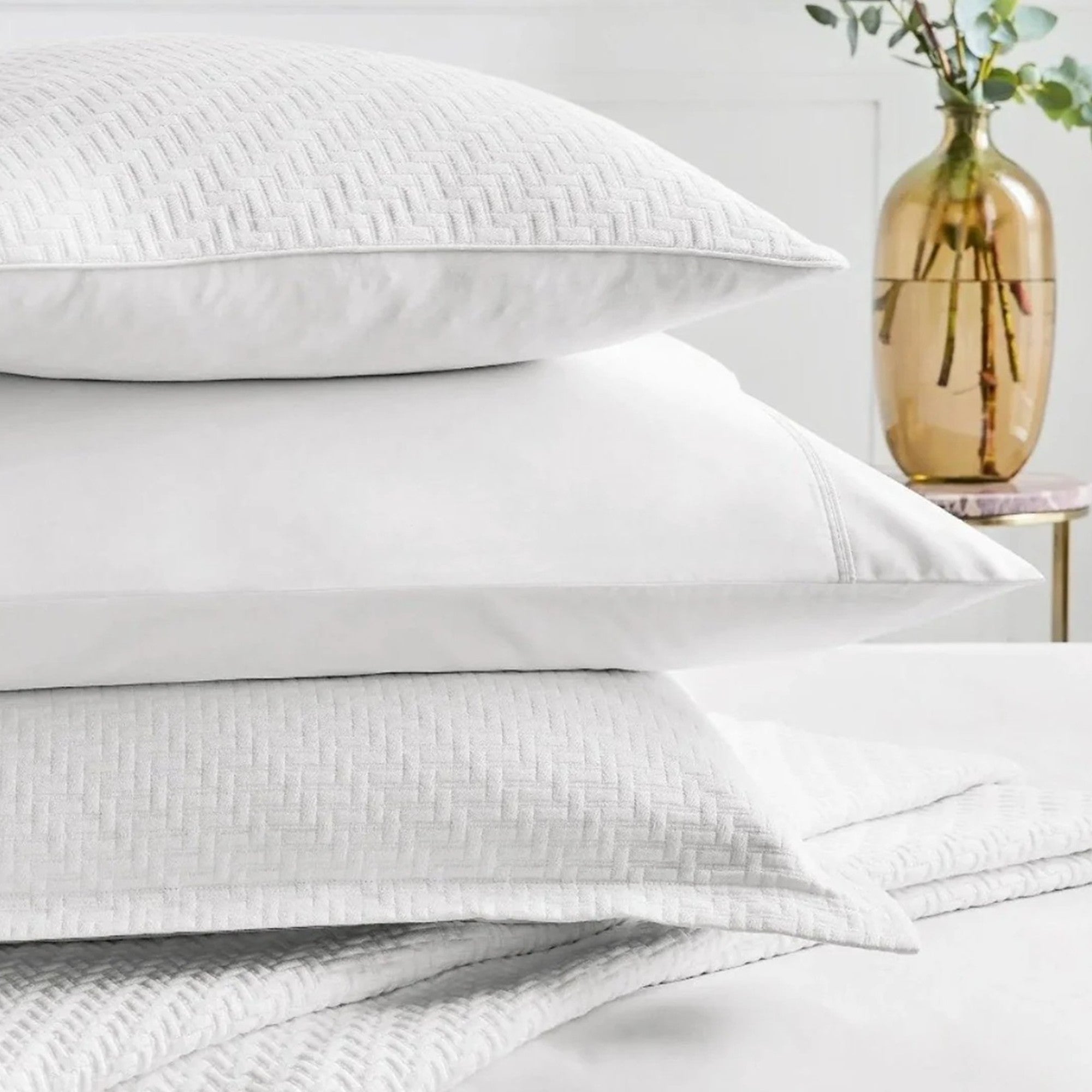 Andaz Cushion in White