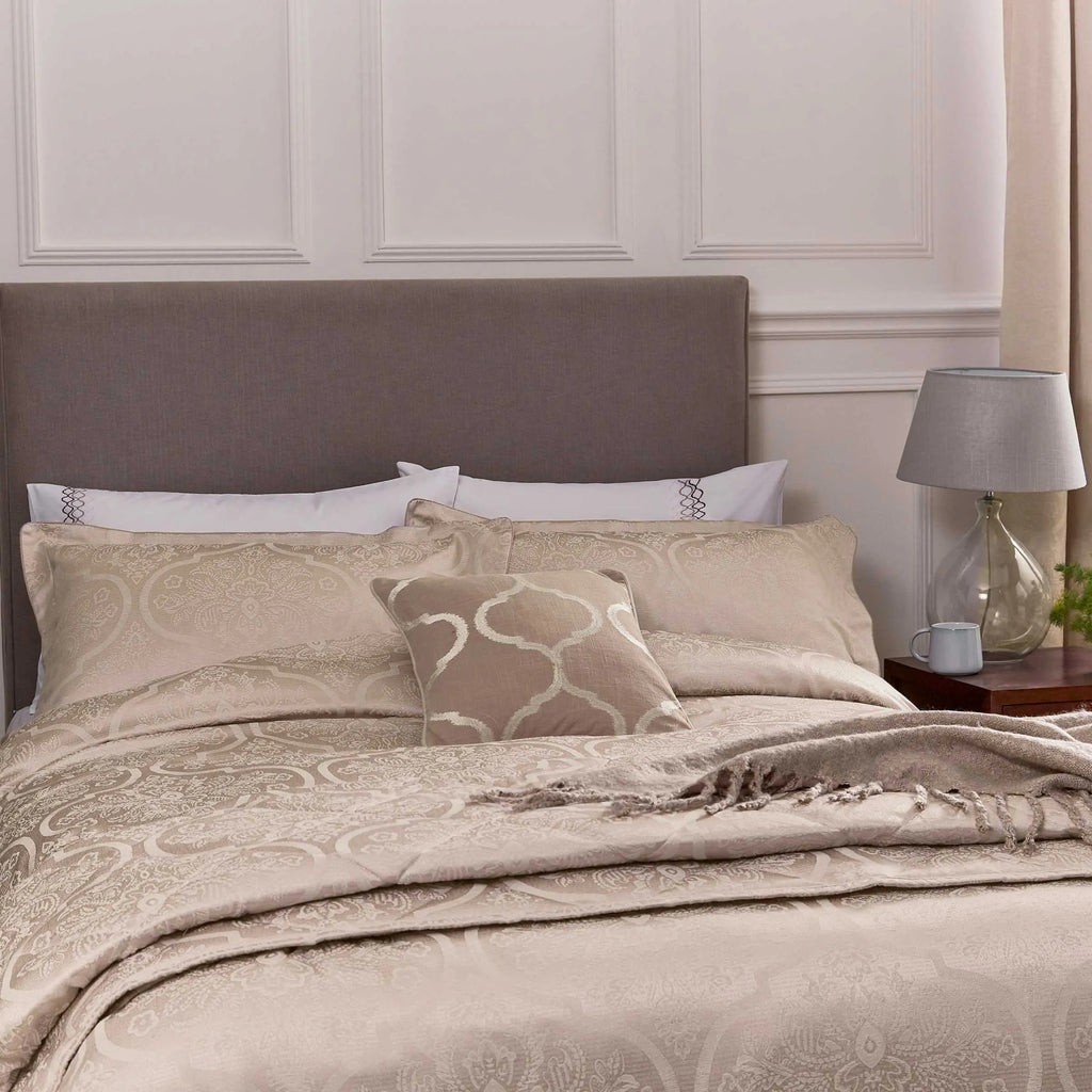 Reza Duvet Cover Set in Tuberose