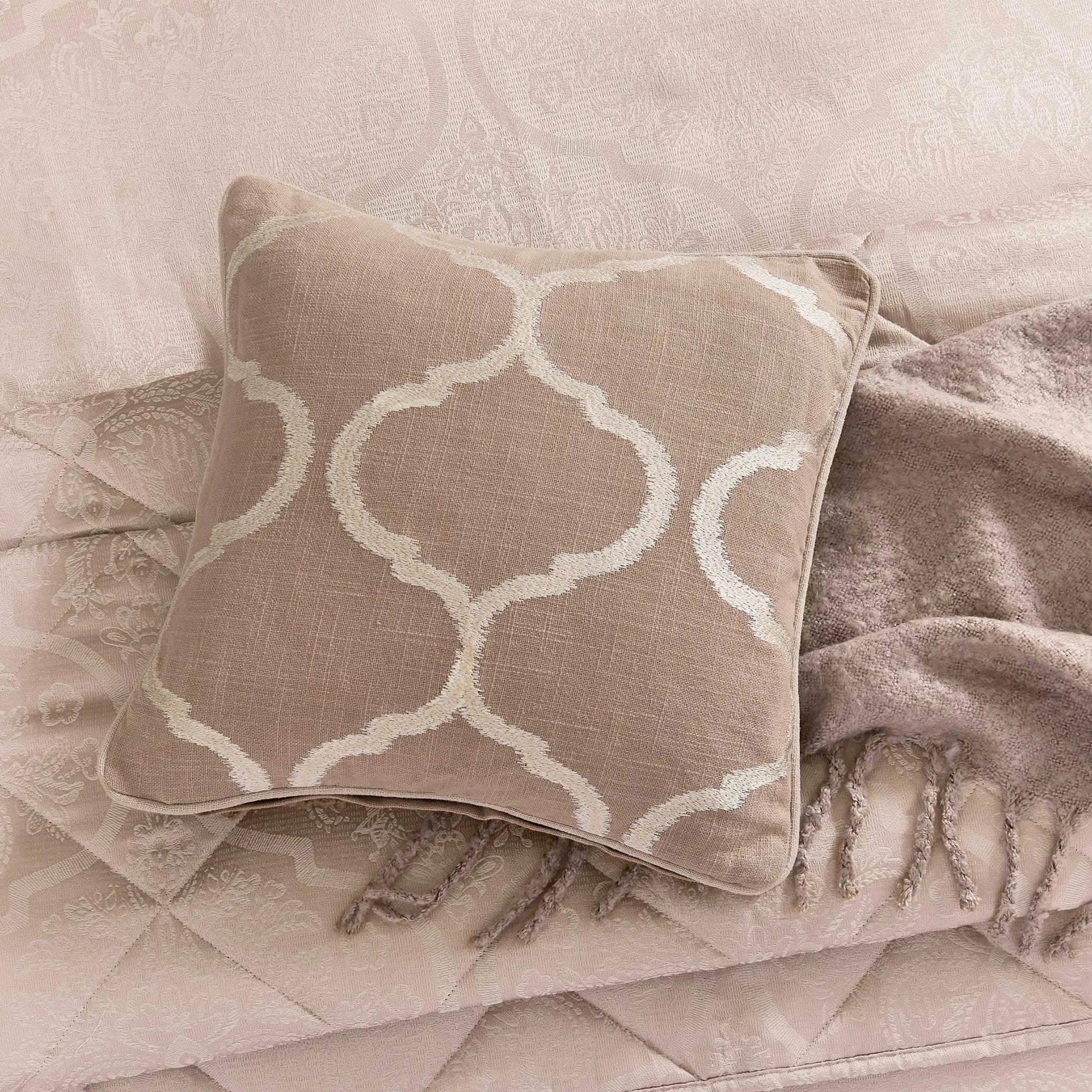 Reza Duvet Cover Set in Tuberose
