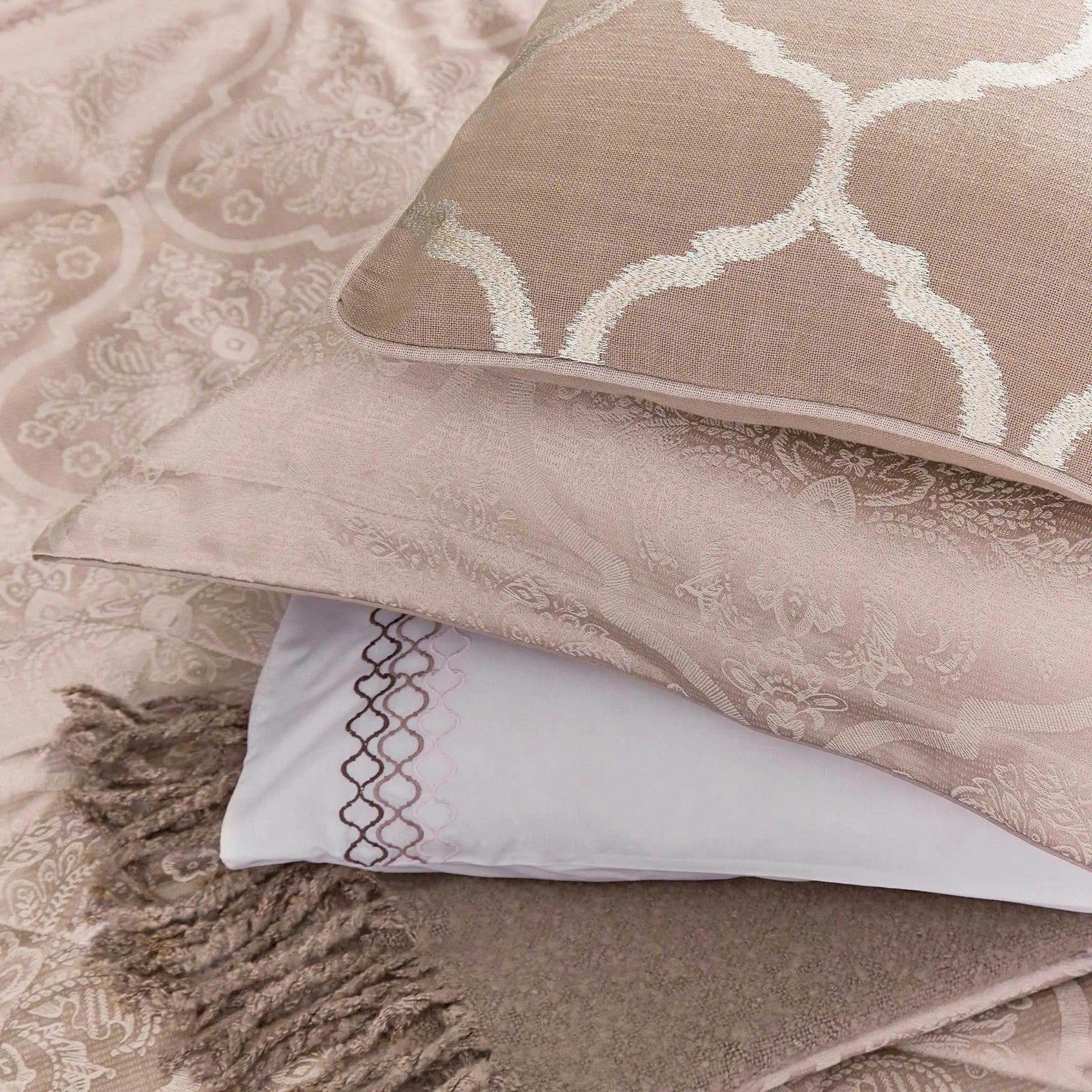 Reza Duvet Cover Set in Tuberose