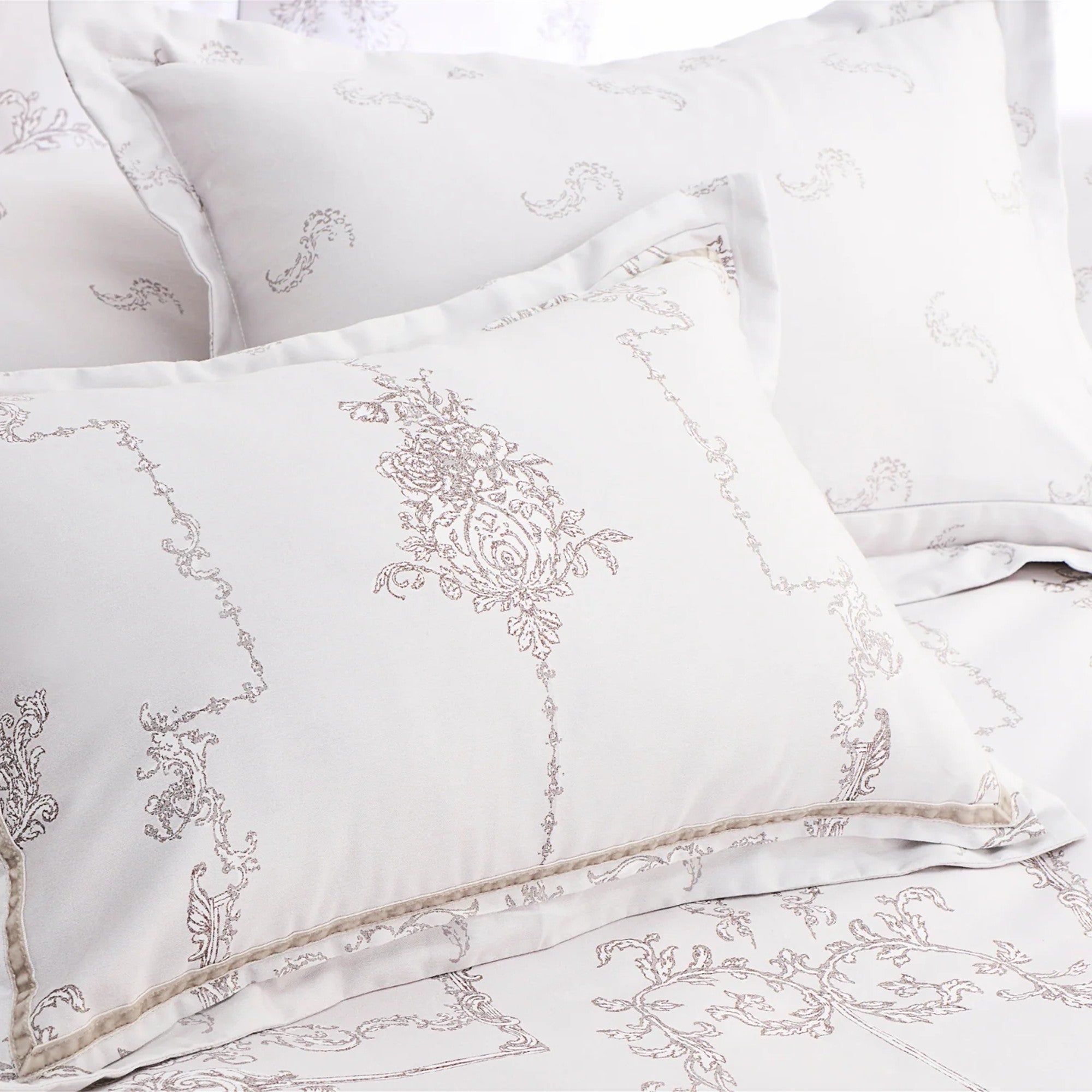 Ambroise Oyster Comforter & Sheet Set in Cream/Silver