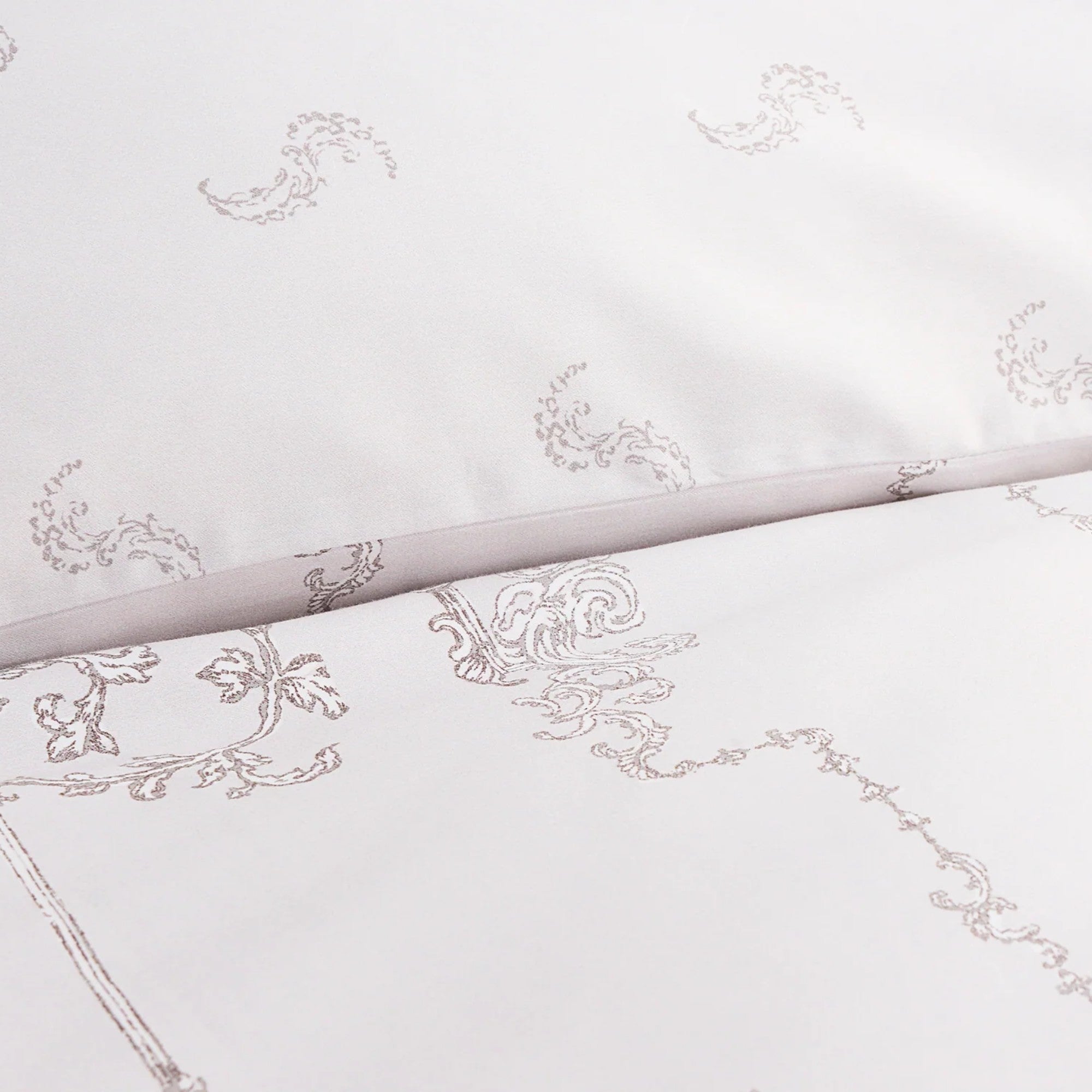 Ambroise Oyster Comforter & Sheet Set in Cream/Silver