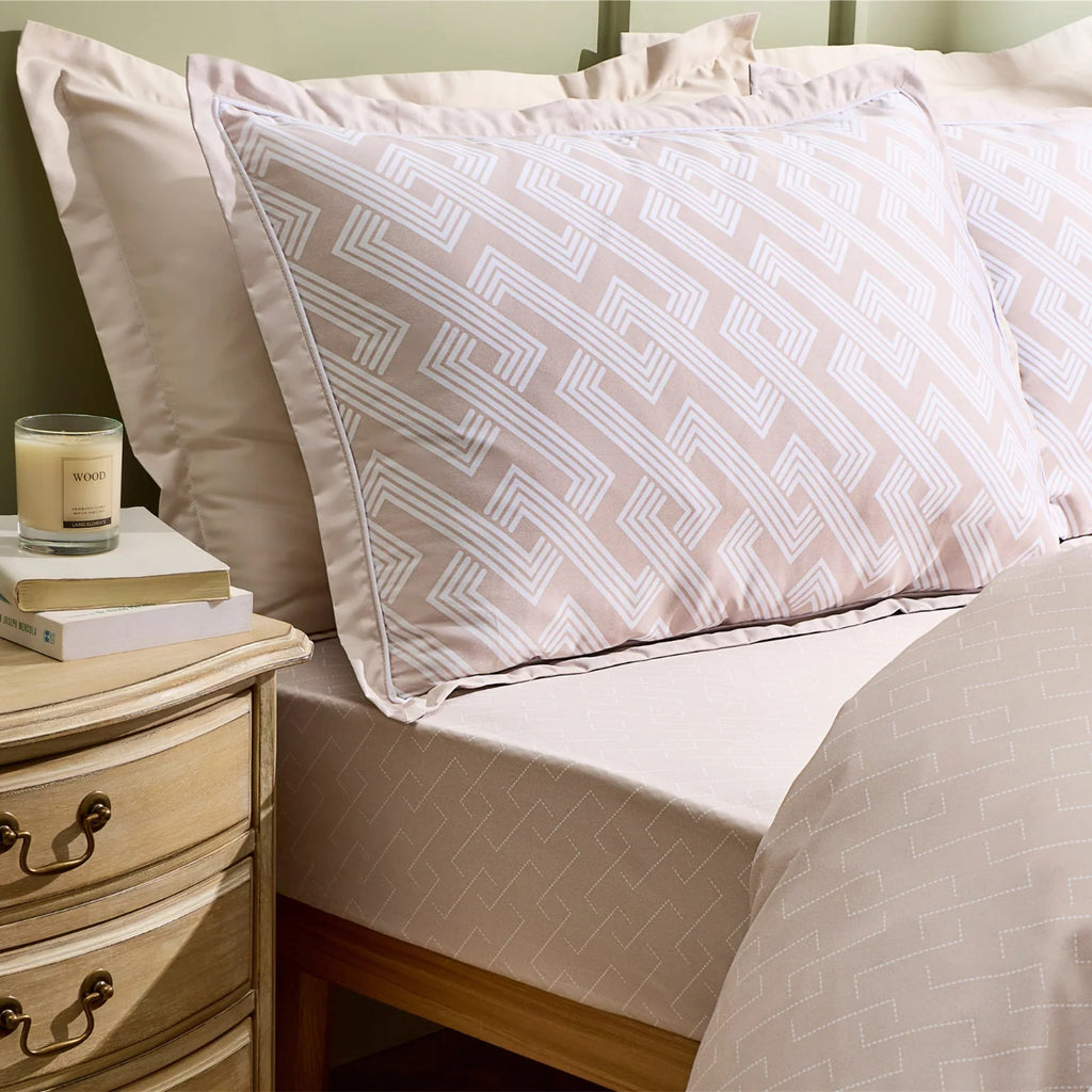 Groove Geometric Duvet Cover Set in Gold