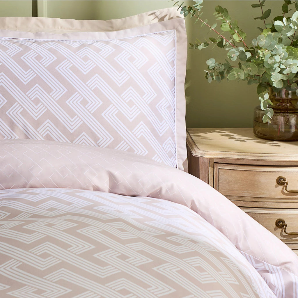 Groove Geometric Duvet Cover Set in Gold