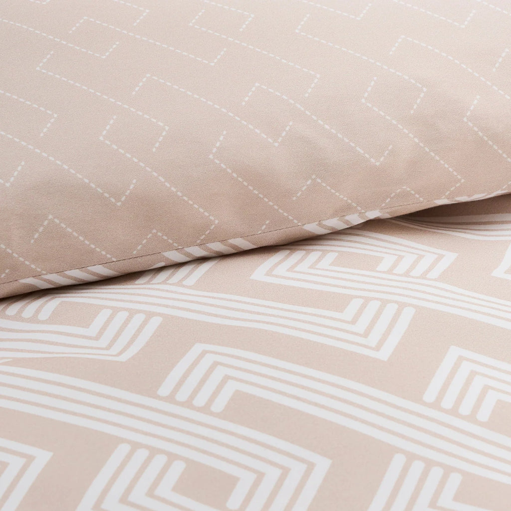 Groove Geometric Duvet Cover Set in Gold