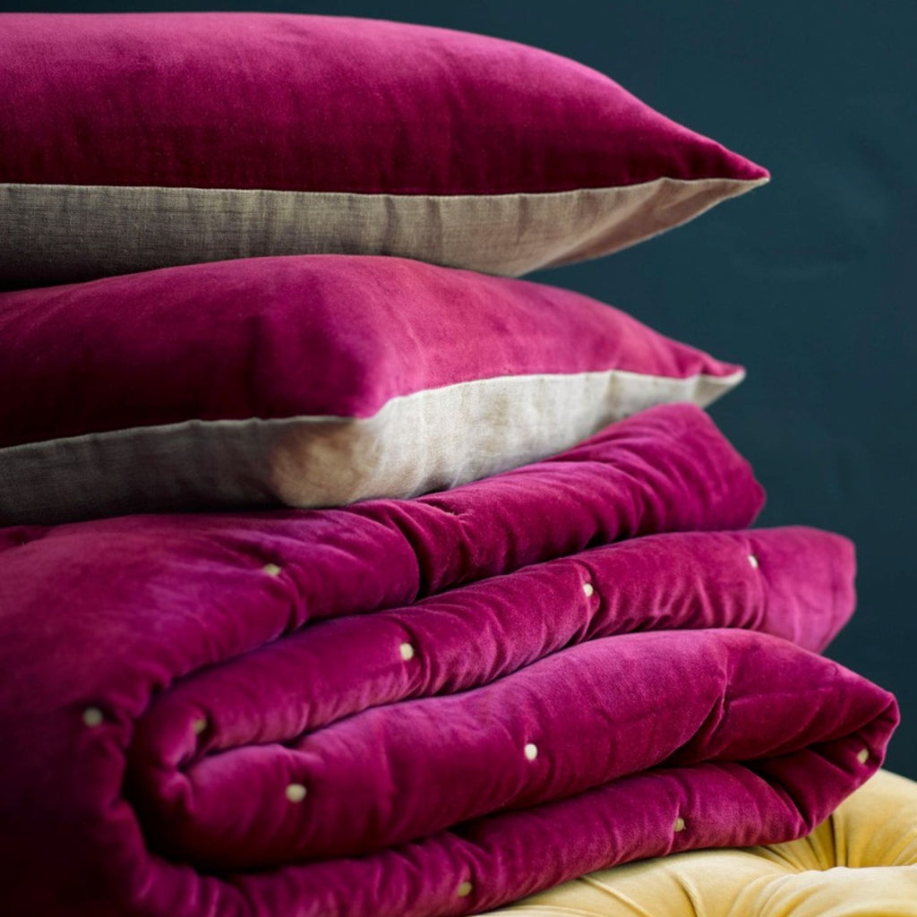 Jaipur Throws in Magenta (Dark-Pink)