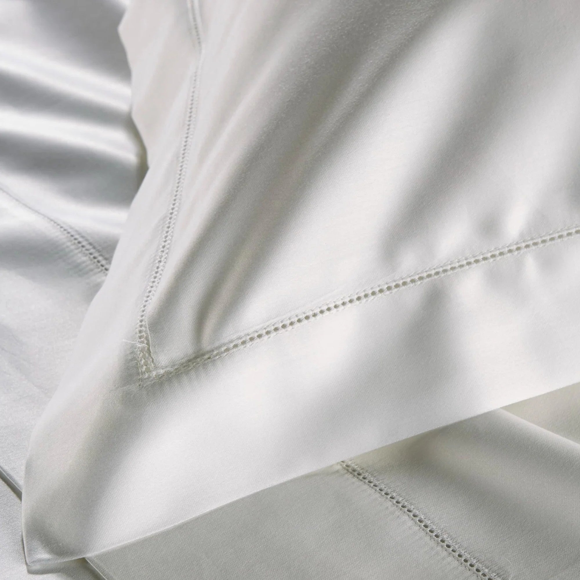 Christy Premium "900 Thread Count Picot" Bed Linen White