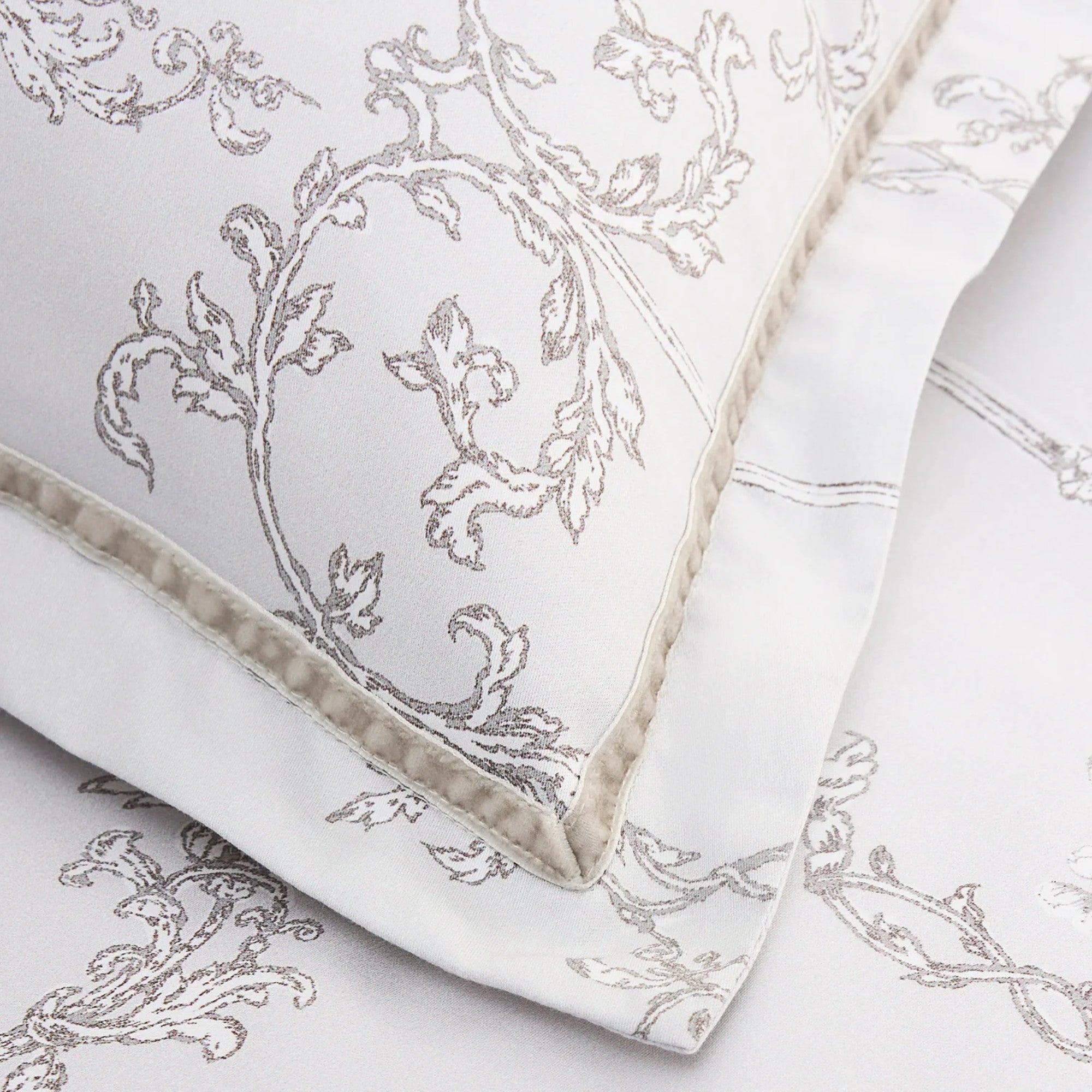 Ambroise Oyster Quilted Bedspread & Pillowcase Set in Cream/Silver