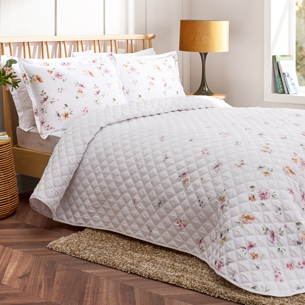 Arabella Bedspread & Pair Pillow sham Quilted in Multi