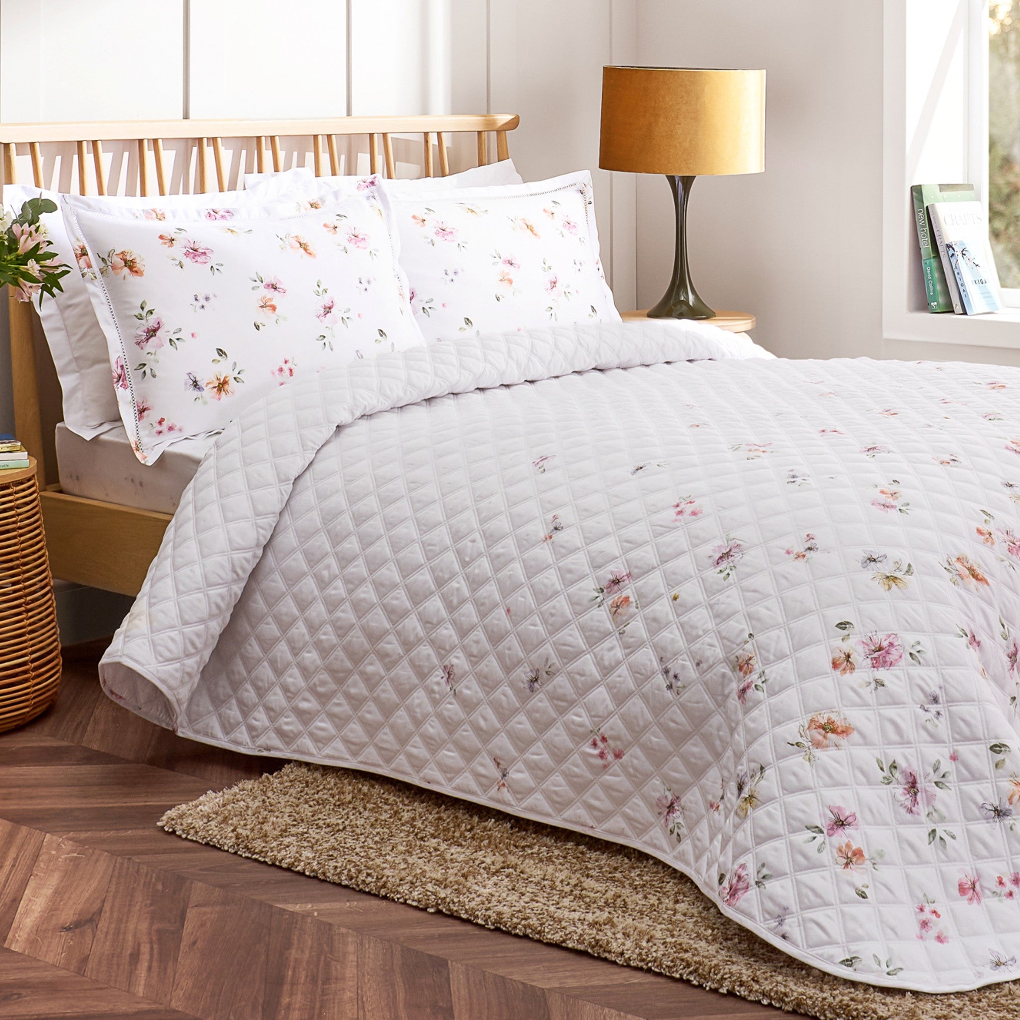 Arabella Bedspread & Pair Pillow sham Quilted in Multi