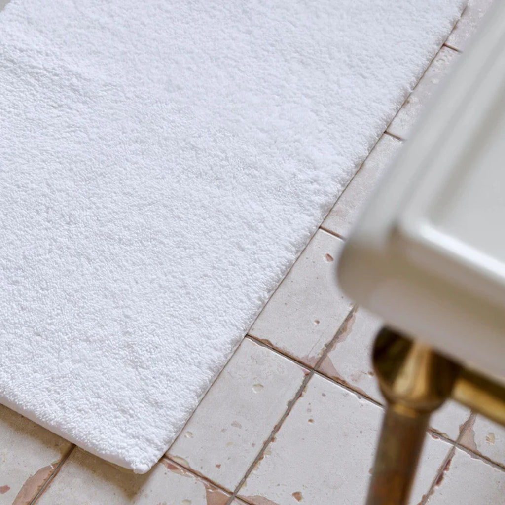Deep Pile Rubber Back Tufted Bath Rug in White