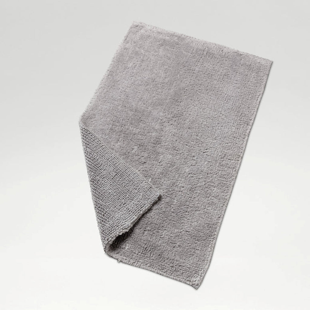 Reversible Bath Rug in Silver