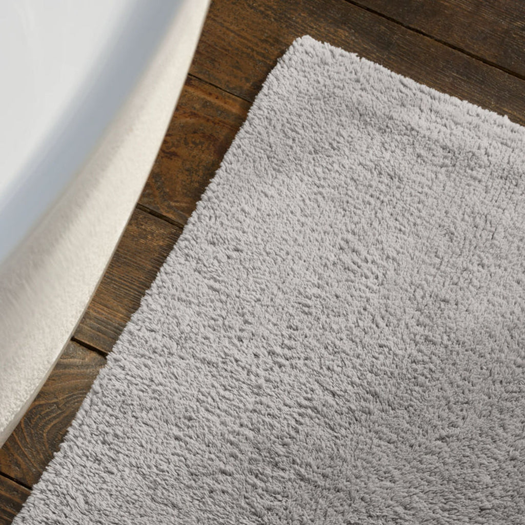 Reversible Bath Rug in Silver