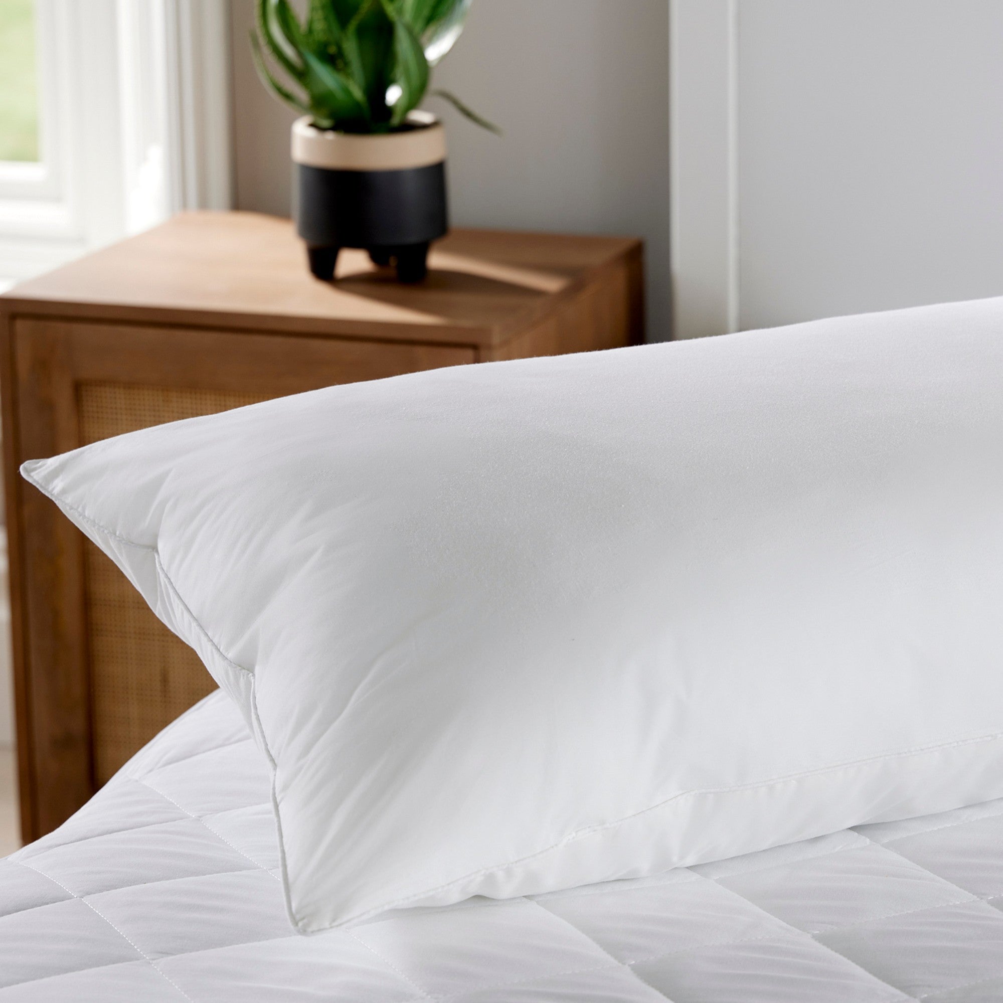 Christy "X Suspension" King Filled Pillow 50 x 90 cm -Soft to Medium