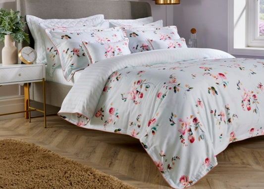 Christy "Clarence" Duvet Cover Sets in Ruby