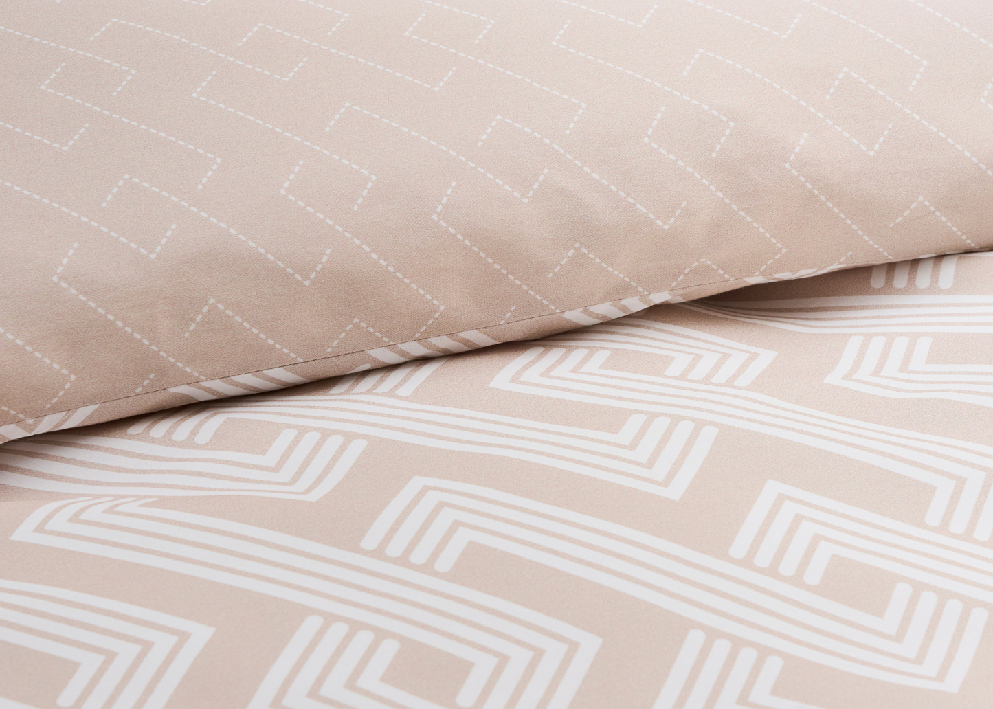 Christy "Groove" Geometric Duvet Cover Set in Gold