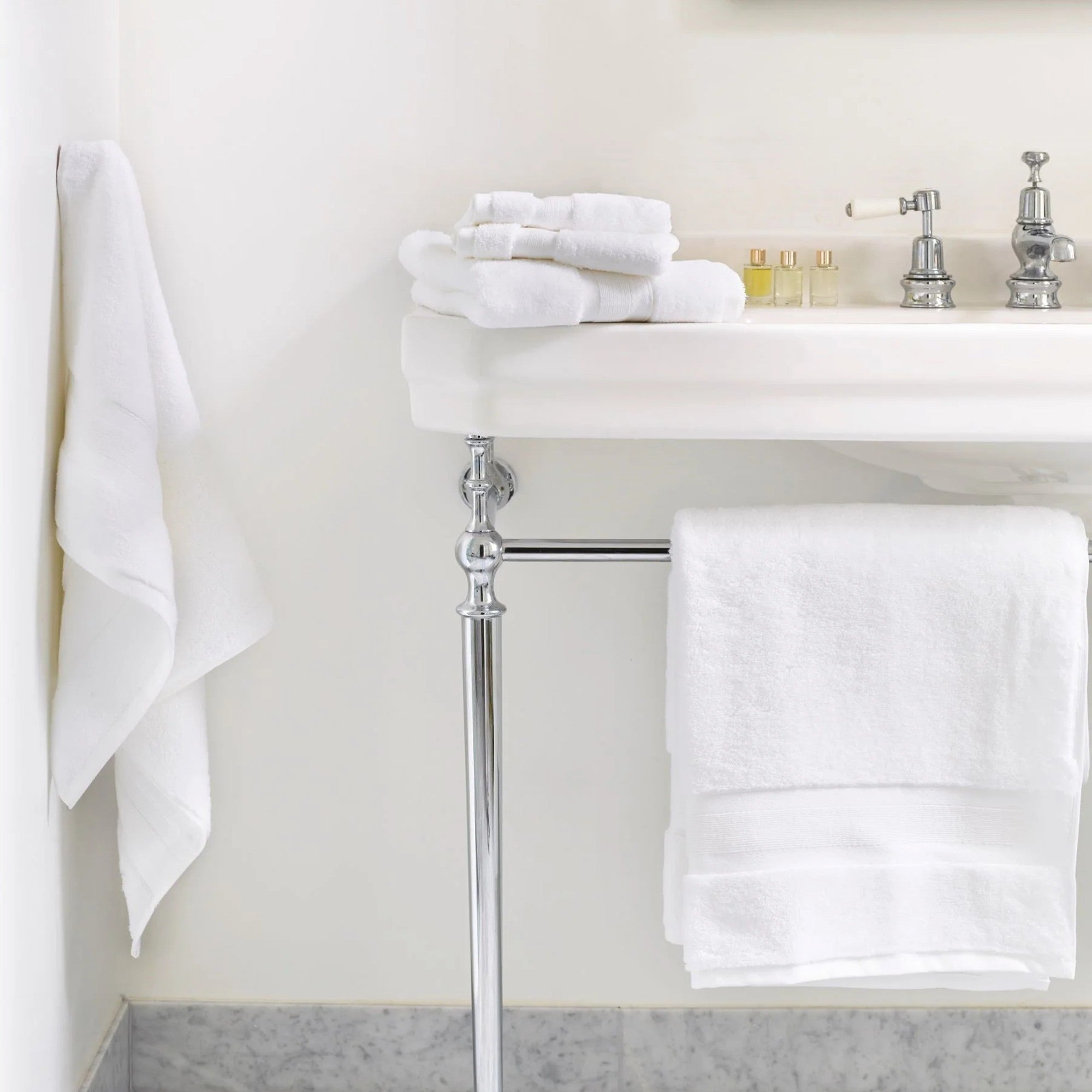 Zero Twist Cotton Bath Towels Collection in White