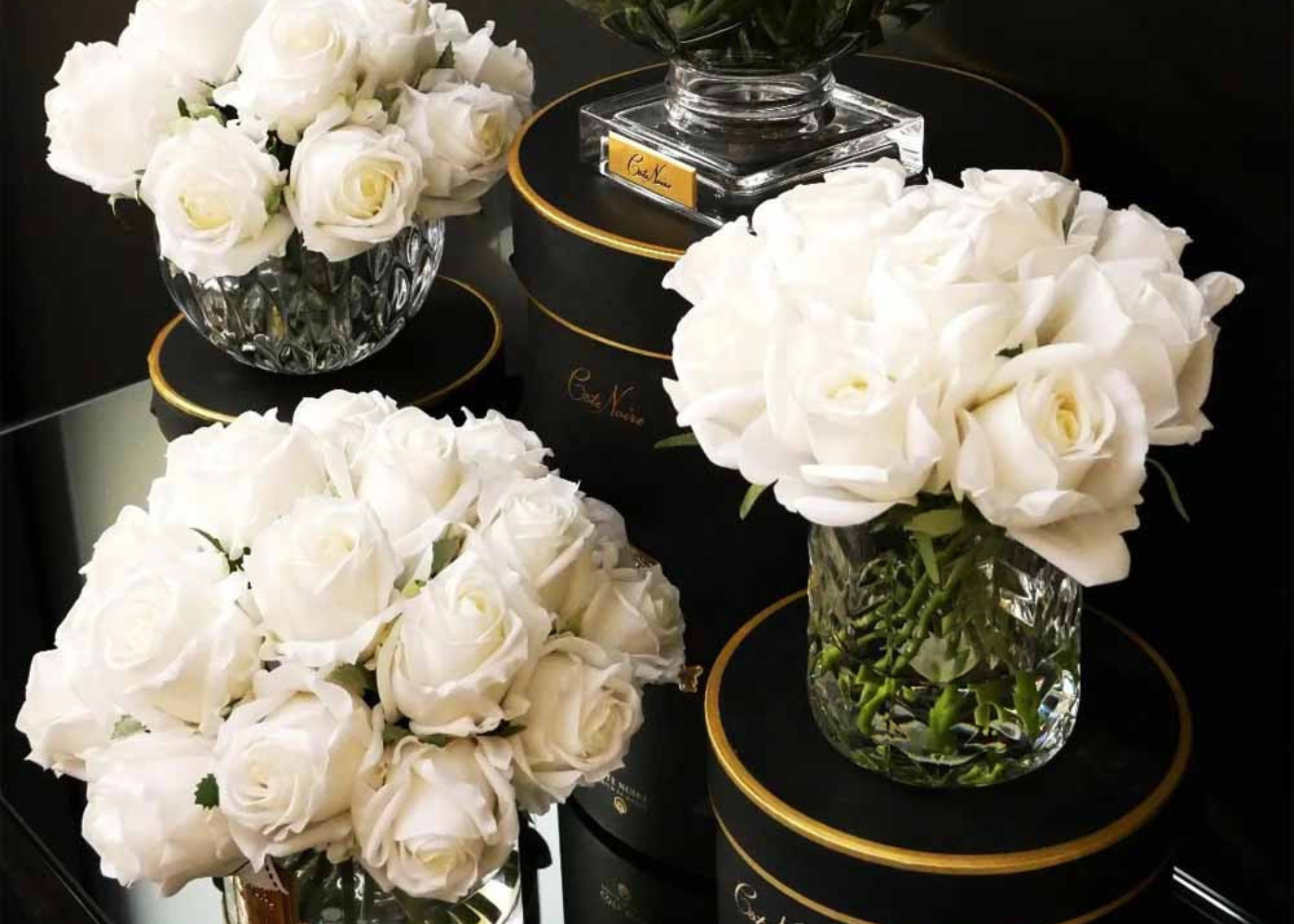 Linen Obsession "Grand Rose Buds Bouquet" in Glass Vase – 21 Artificial Silk Flowers