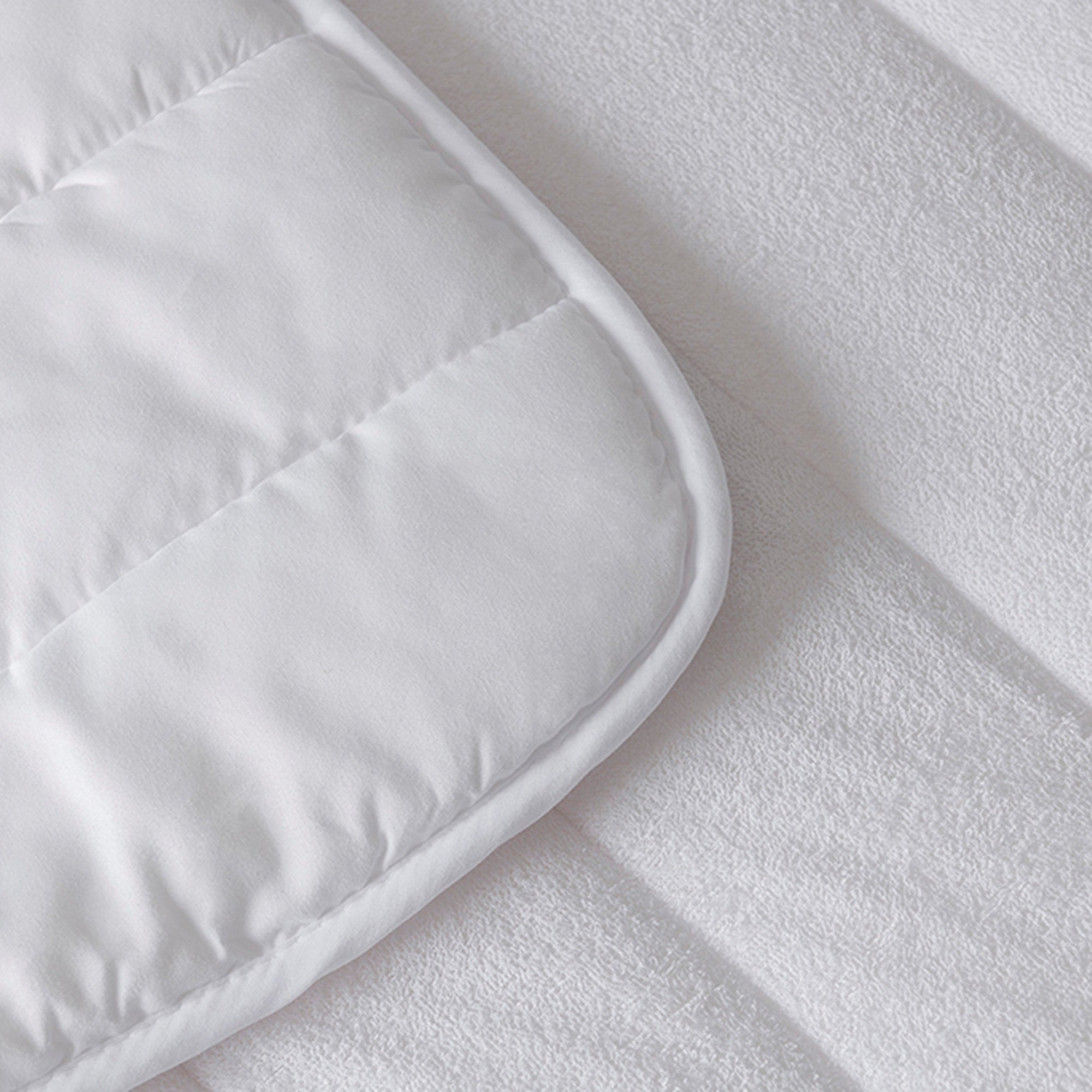 Motion Reversible Quilted Mattress Protector in White