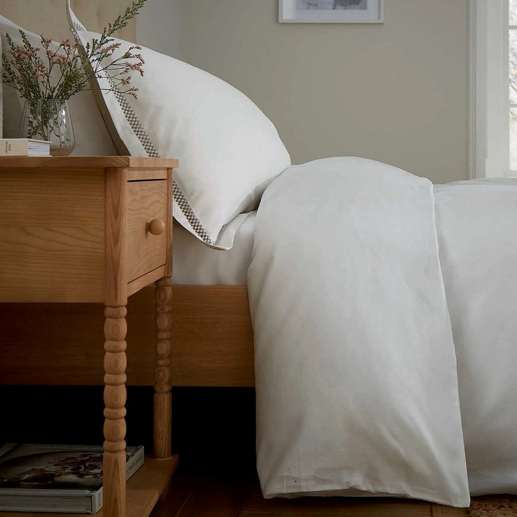 Murmur Efa Duvet Cover Set in White