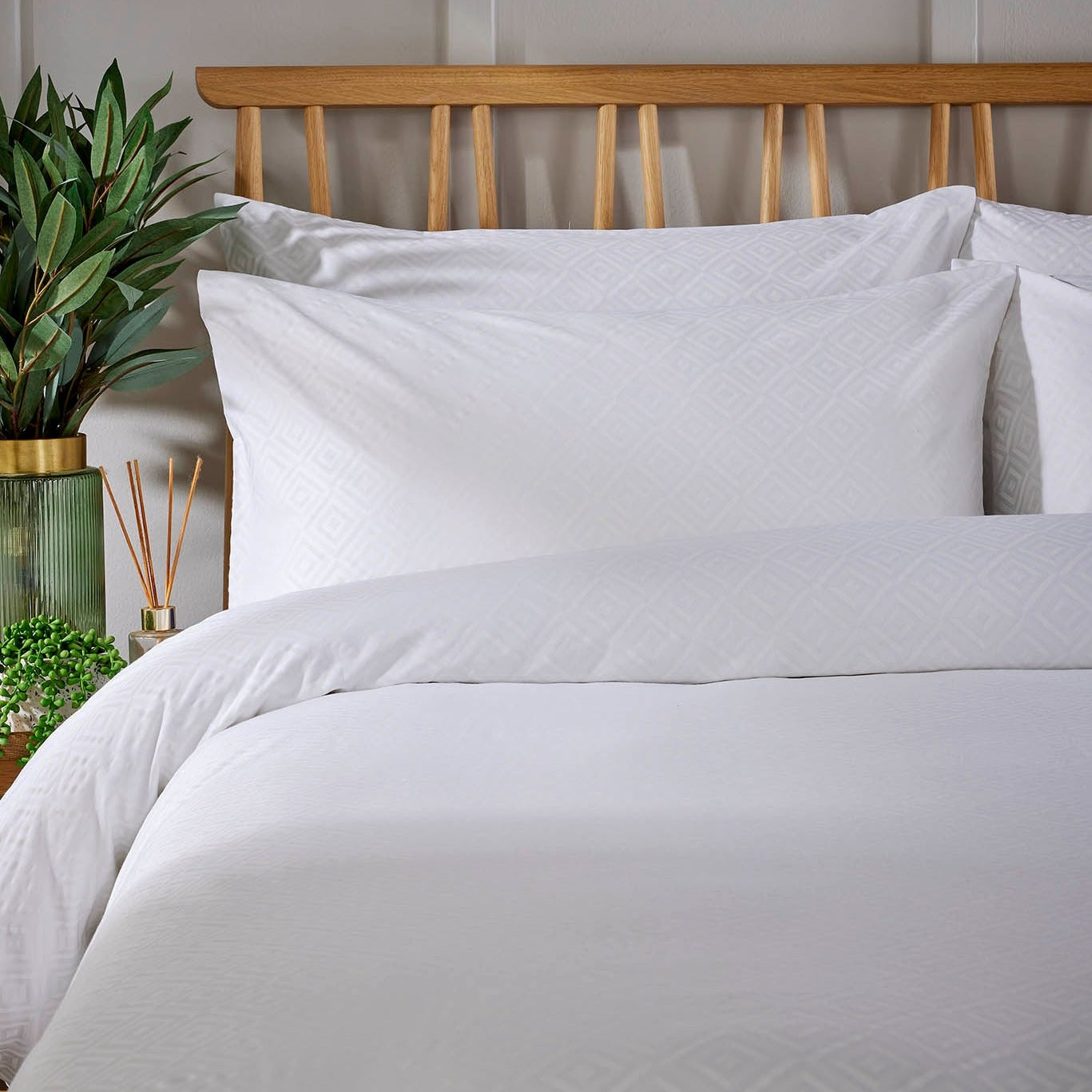 Christy "Pedro" Duvet Cover Sets in White