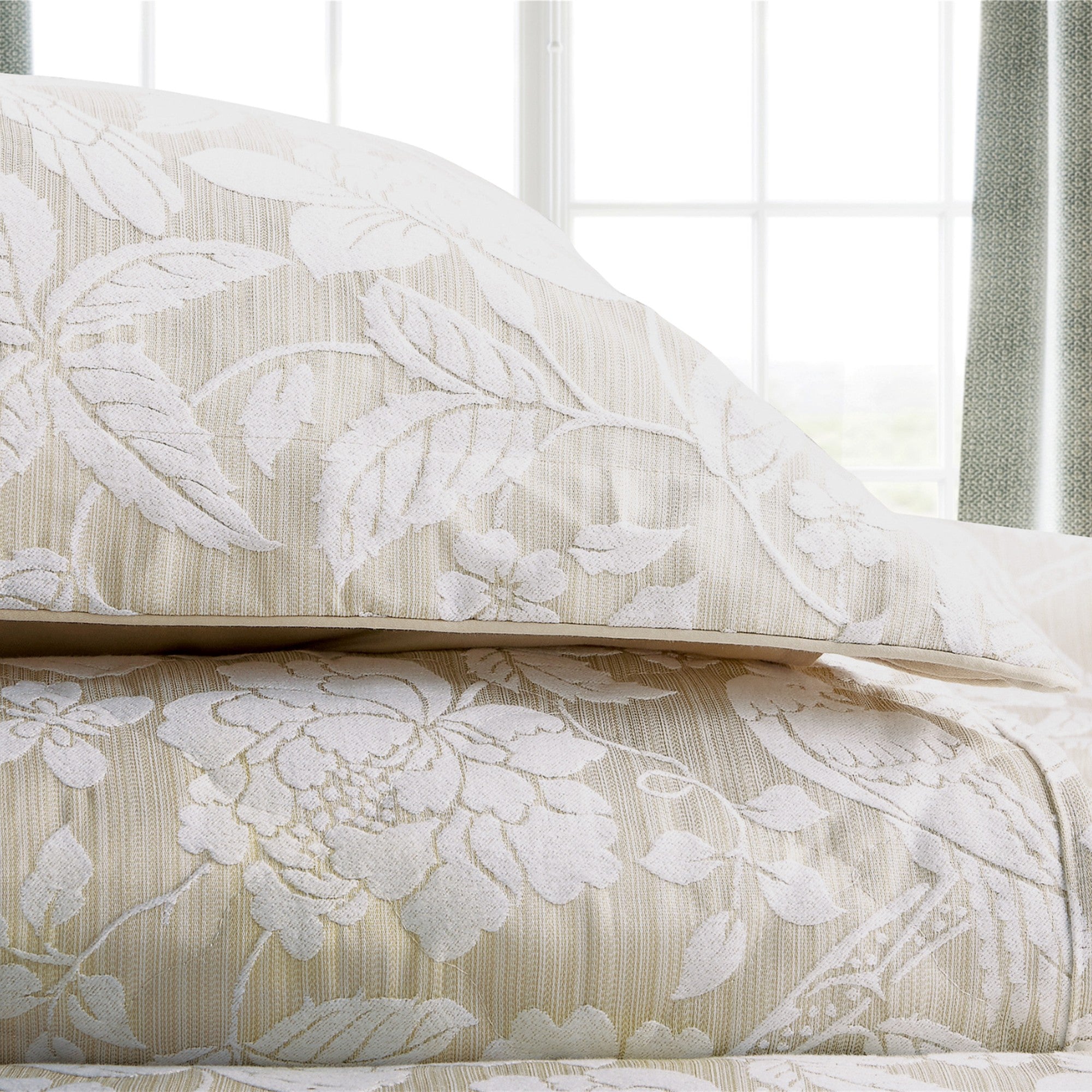 Pyramus Duvet Cover Set in Linen