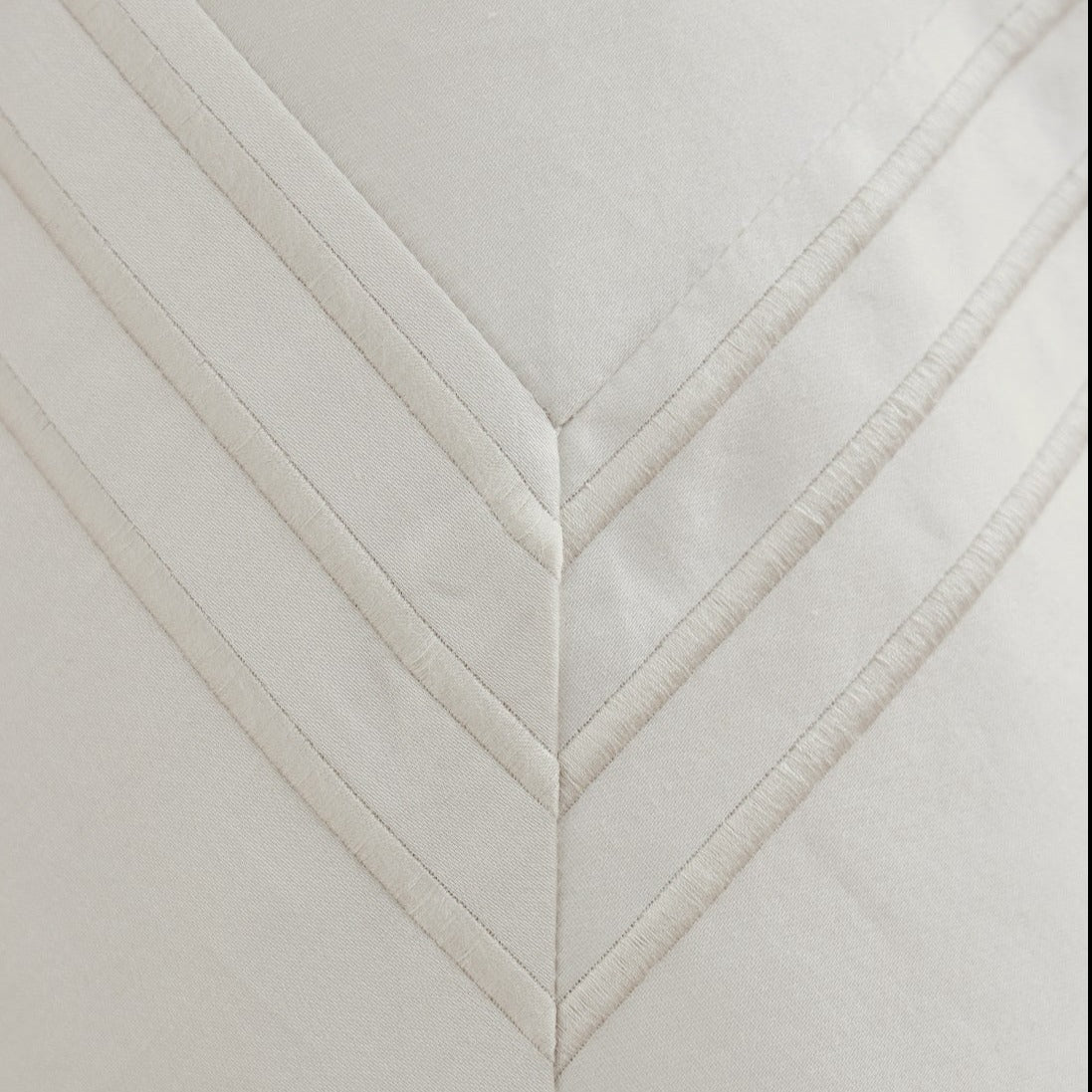 Linen Obsession "Triple Line" 500 Thread Count Egyptian Cotton Sateen Bed Linen in Ivory (cream)