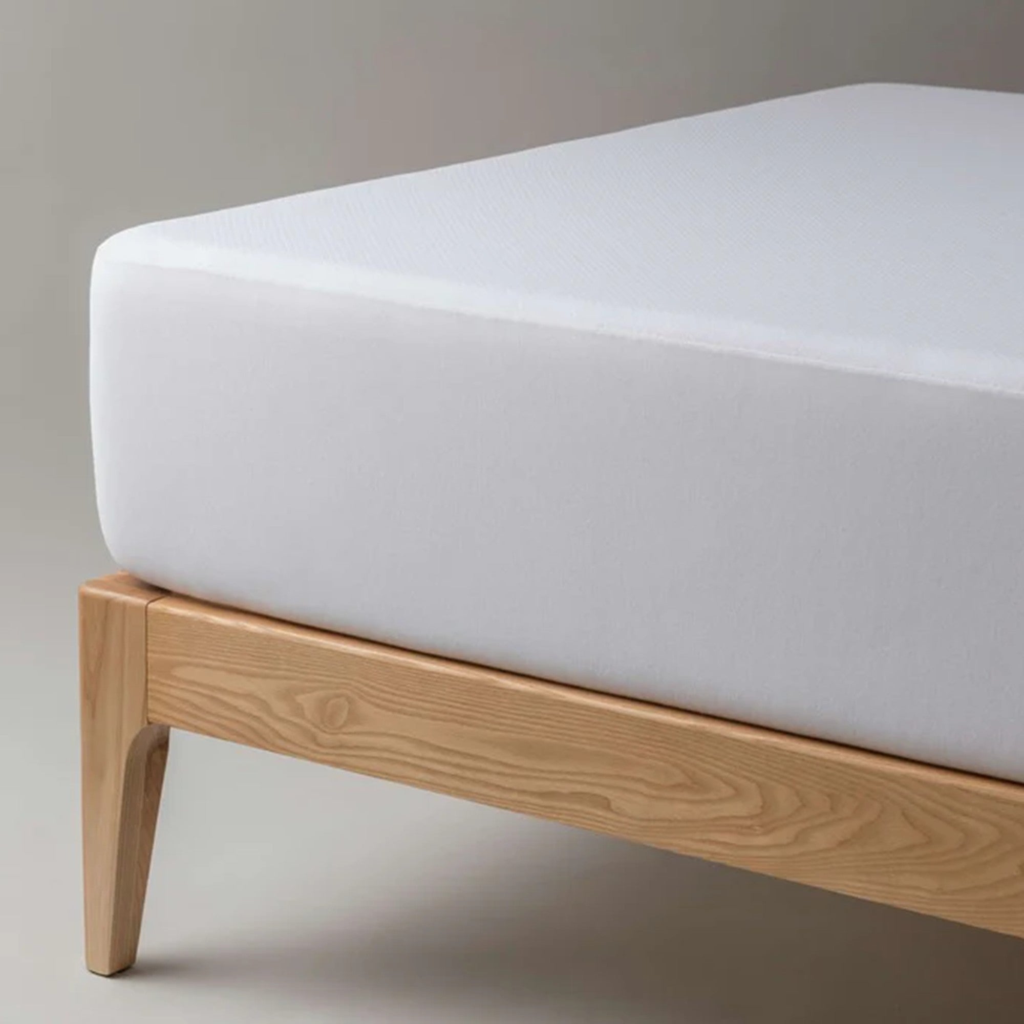 Alaska 100% Thermo-regulating Mattress Protector in White