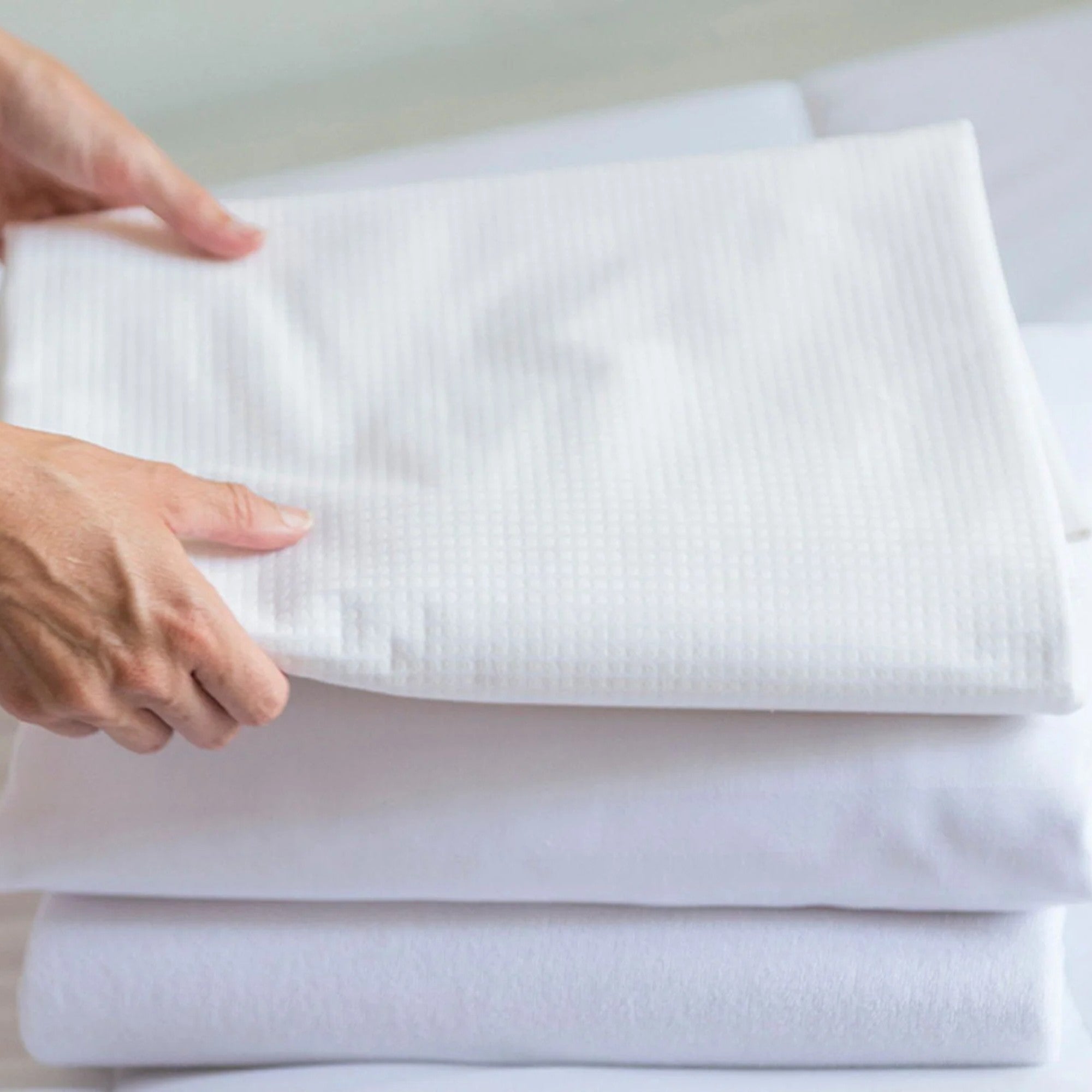 Anti-bedbug Mattress Protector in White