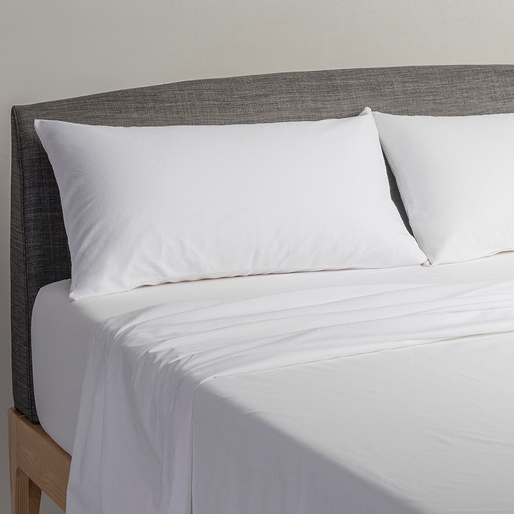 Frost 100% cotton Thermo-regulating pillow Protector in White