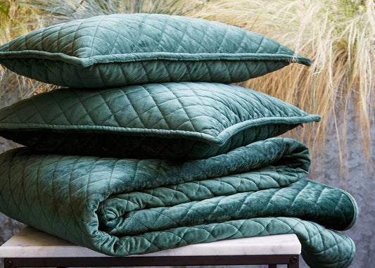 Christy "Edmonton" Velvet Throw in Colour Moss Green